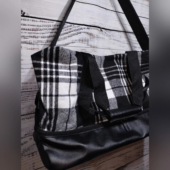 Buffalo Plaid Weekender Duffle Shoe Compartment Travel Overnight - Picture 2 of 5